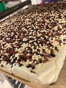 Glace vanille et billes de chocolat